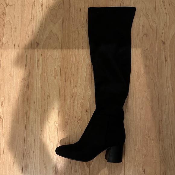 VINCE CAMUTO Black Stretch Microsuede Boots - Brand new in the box!! Size 7 - Picture 2 of 10